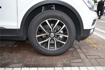 “經(jīng)濟(jì)適用男” 途觀L280tsi舒適版到店實(shí)拍