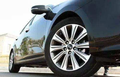 汽車輪胎有特別講究,裝反十分危險,你知道如何辨別輪胎正反嗎