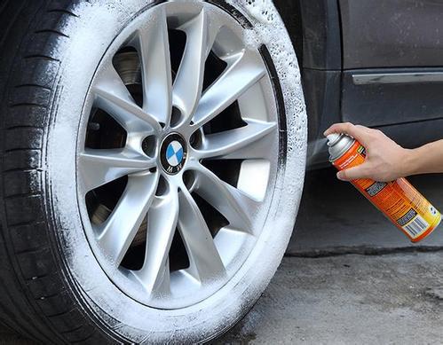 汽車輪胎側面被扎了一個小洞,但沒有漏氣,還可以跑高速嗎